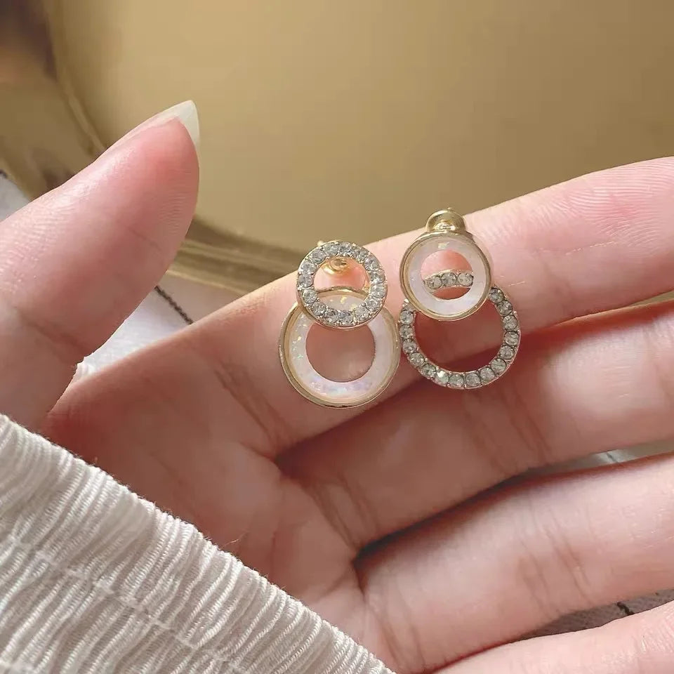 1 Pair Exquisite Long Retro Lips, Nose & Eye Design Earrings – Cool Abstract Jewelry Gift