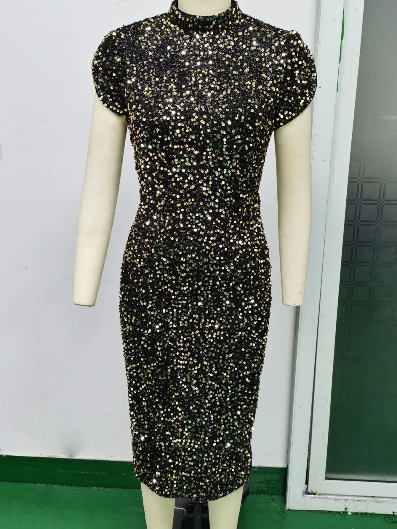 Woman wearing elegant luxury sequin midi dress with slit, sleeveless/short sleeve party and prom design